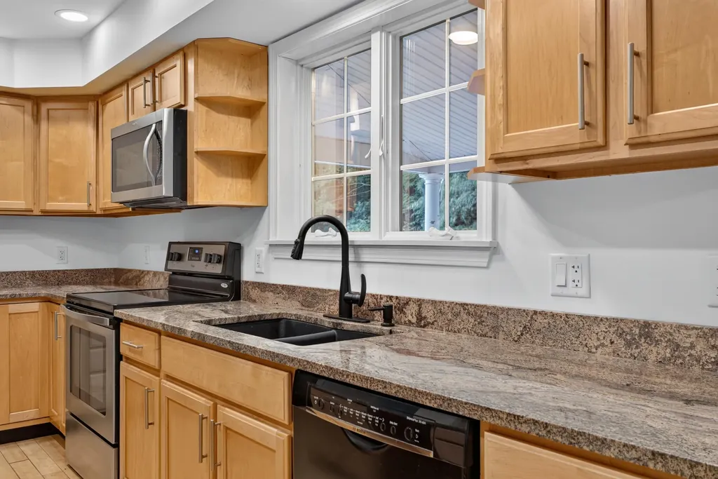 9 Hemlock Drive Topsham ME 04086