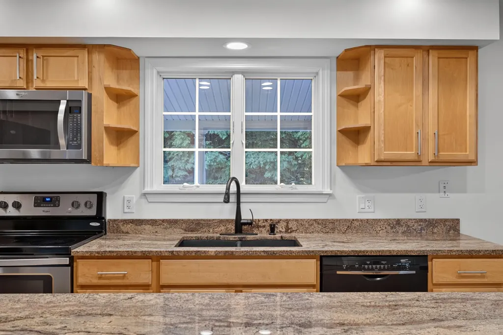 9 Hemlock Drive Topsham ME 04086