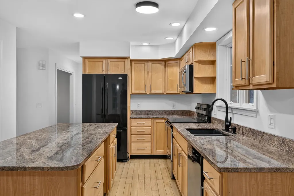 9 Hemlock Drive Topsham ME 04086