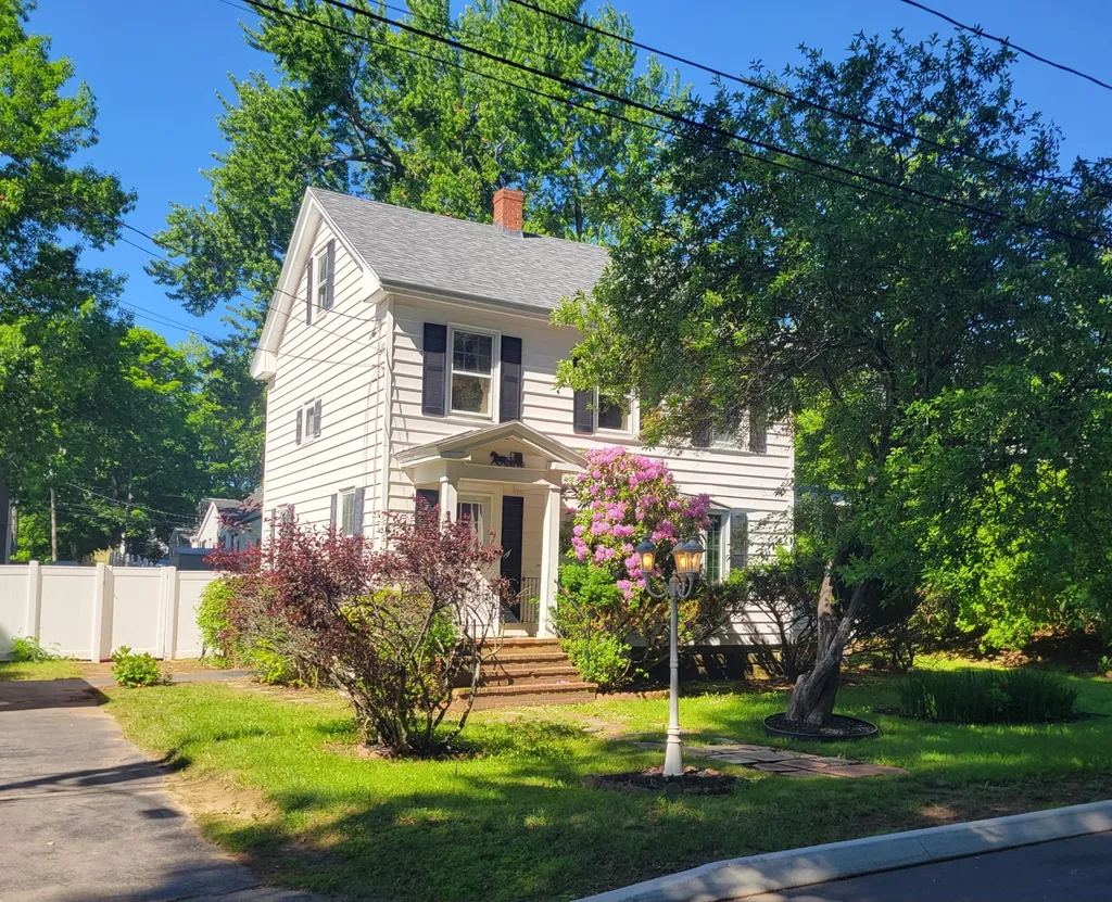 19 Beechwood Avenue Westbrook ME 04092