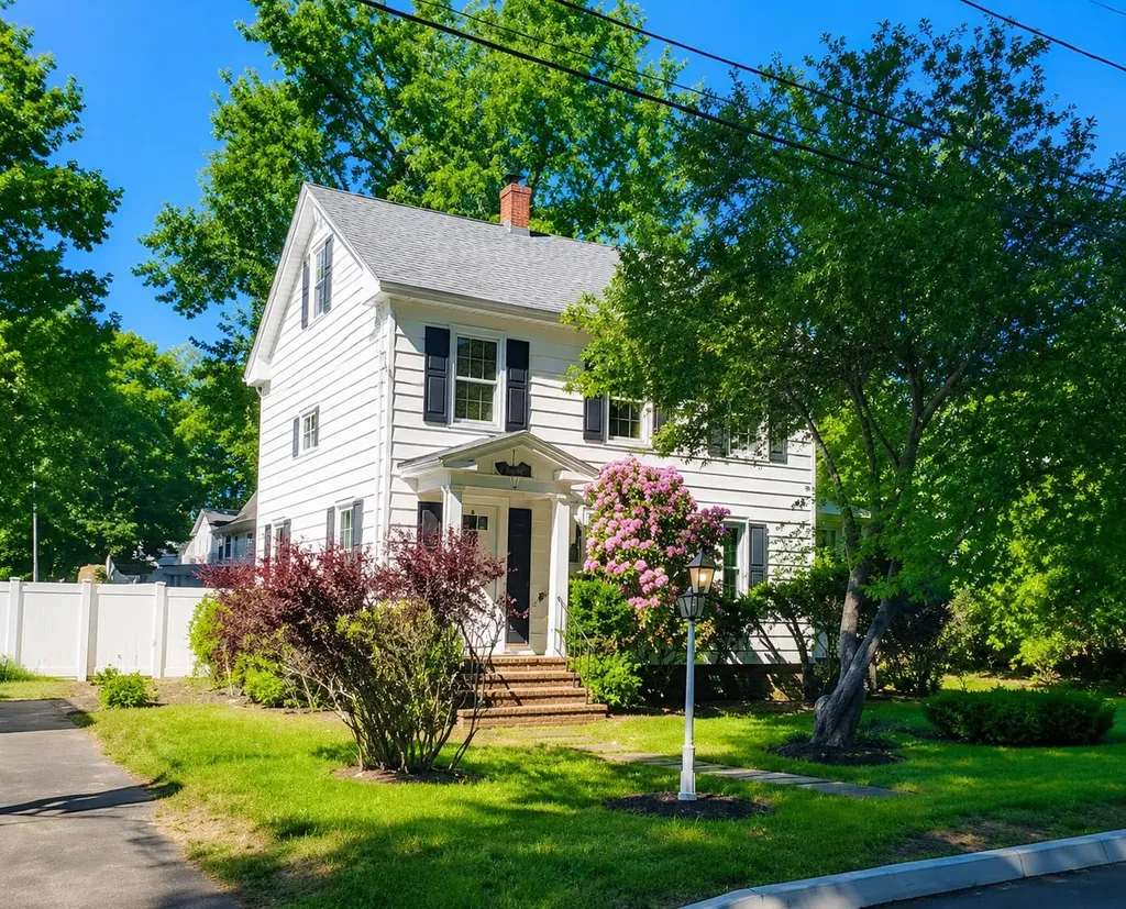 19 Beechwood Avenue Westbrook ME 04092