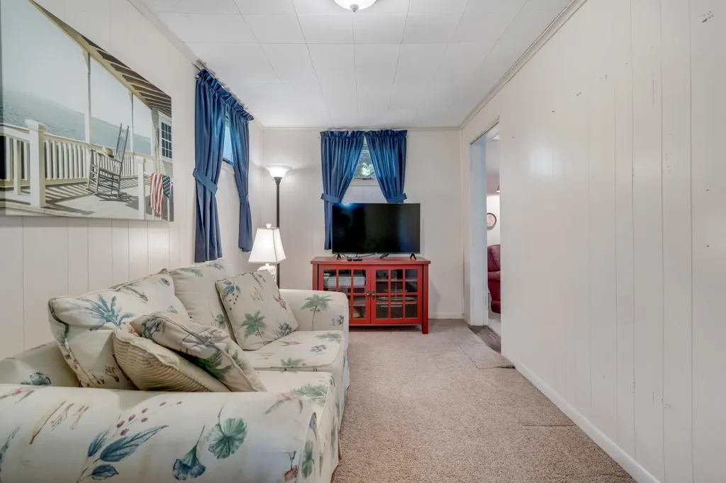 19 Beechwood Avenue Westbrook ME 04092