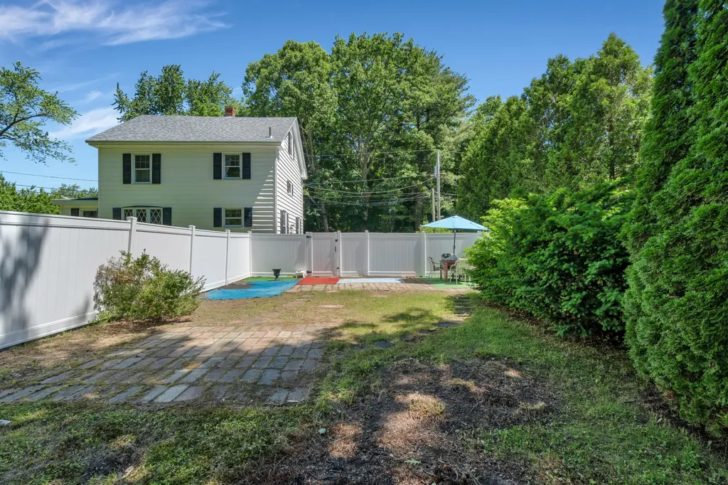19 Beechwood Avenue Westbrook ME 04092