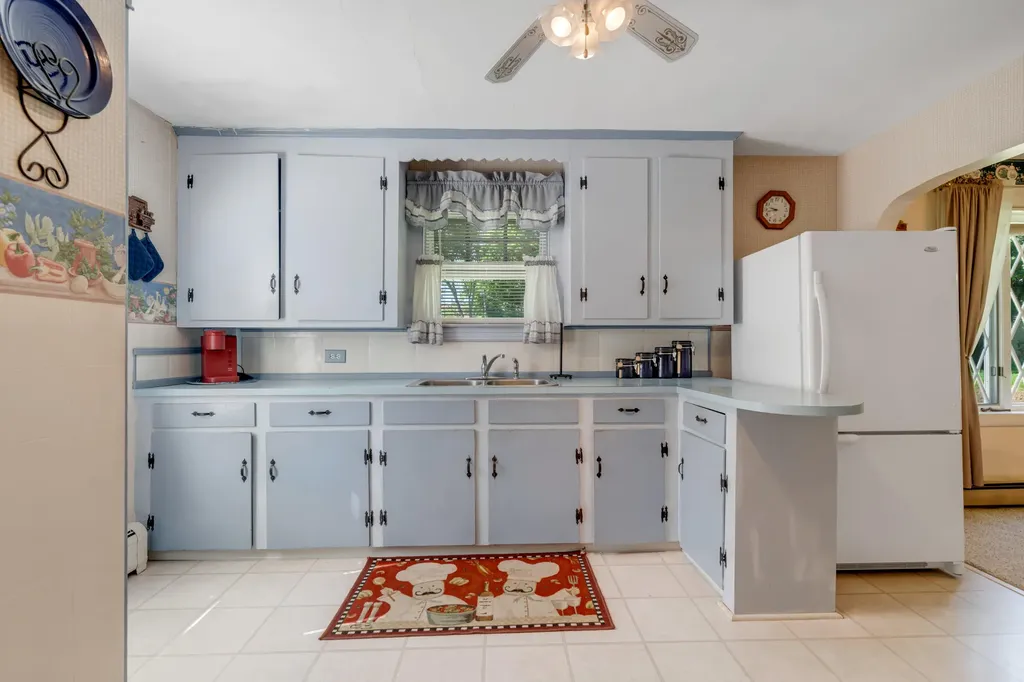 19 Beechwood Avenue Westbrook ME 04092