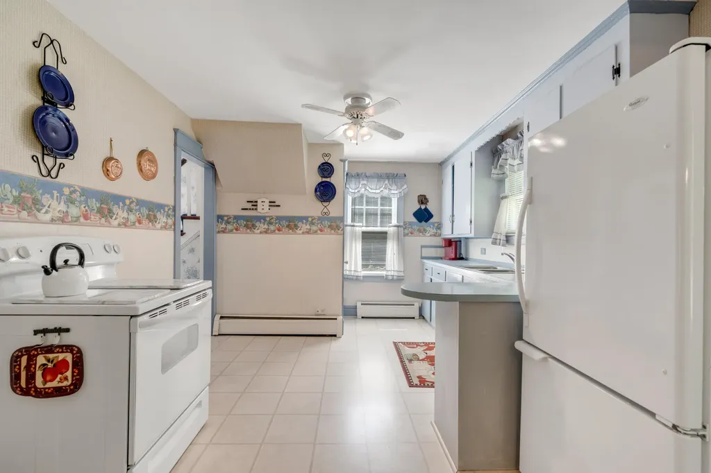 19 Beechwood Avenue Westbrook ME 04092