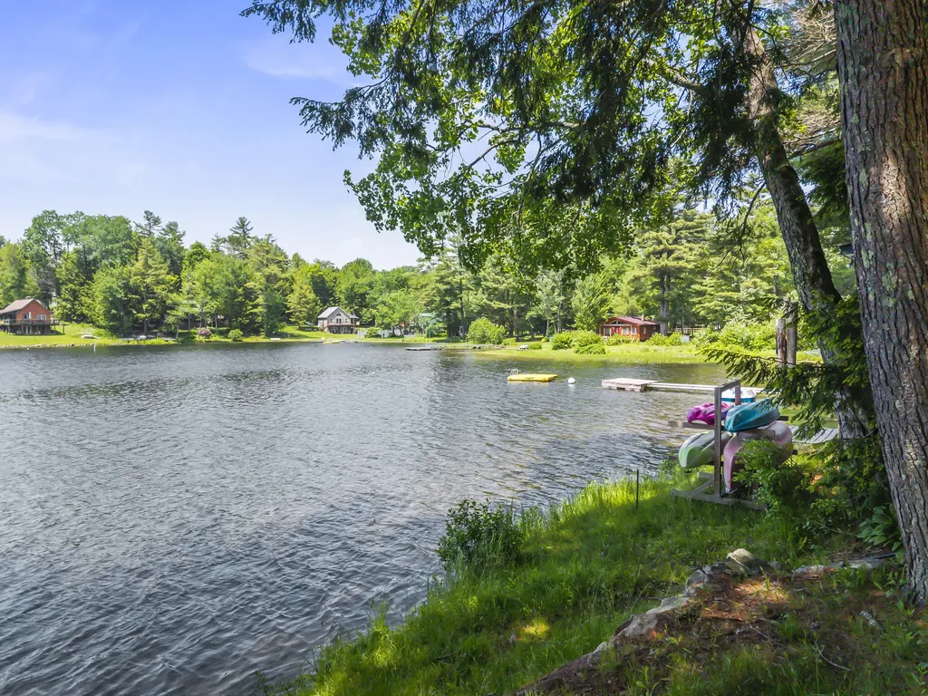 537 Sunflower Lane E Sidney ME 04330