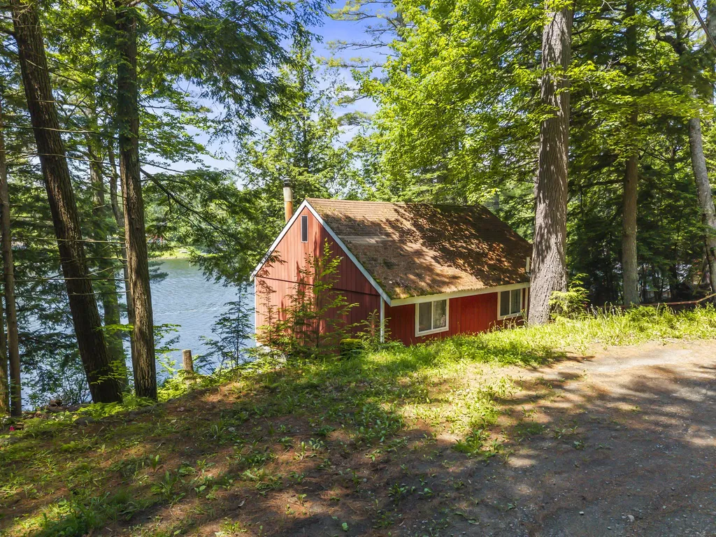 537 Sunflower Lane E Sidney ME 04330