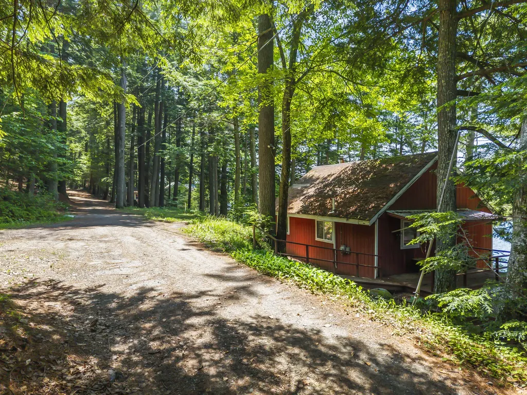 537 Sunflower Lane E Sidney ME 04330