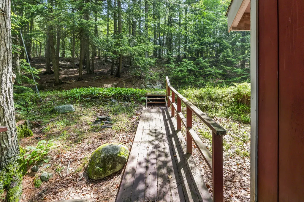 537 Sunflower Lane E Sidney ME 04330