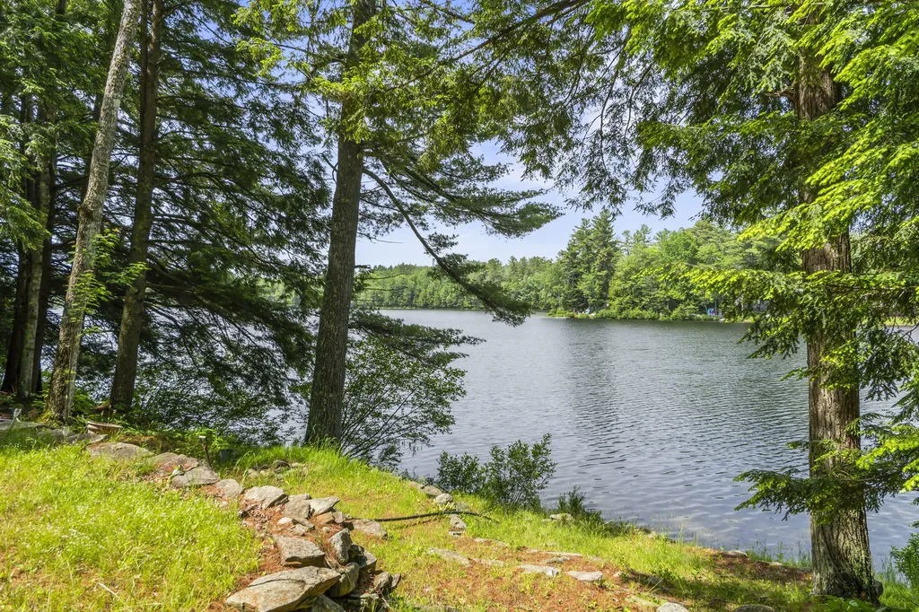 537 Sunflower Lane E Sidney ME 04330