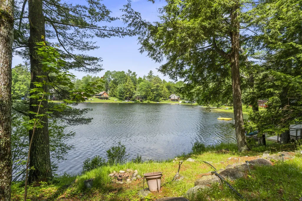 537 Sunflower Lane E Sidney ME 04330