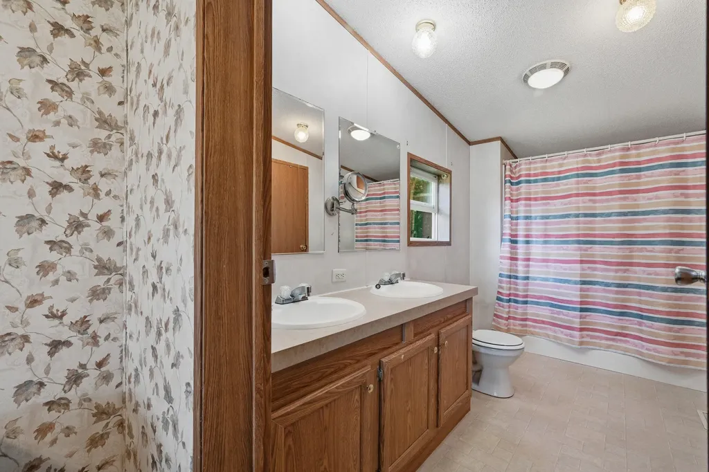911 Main Street Monmouth ME 04259