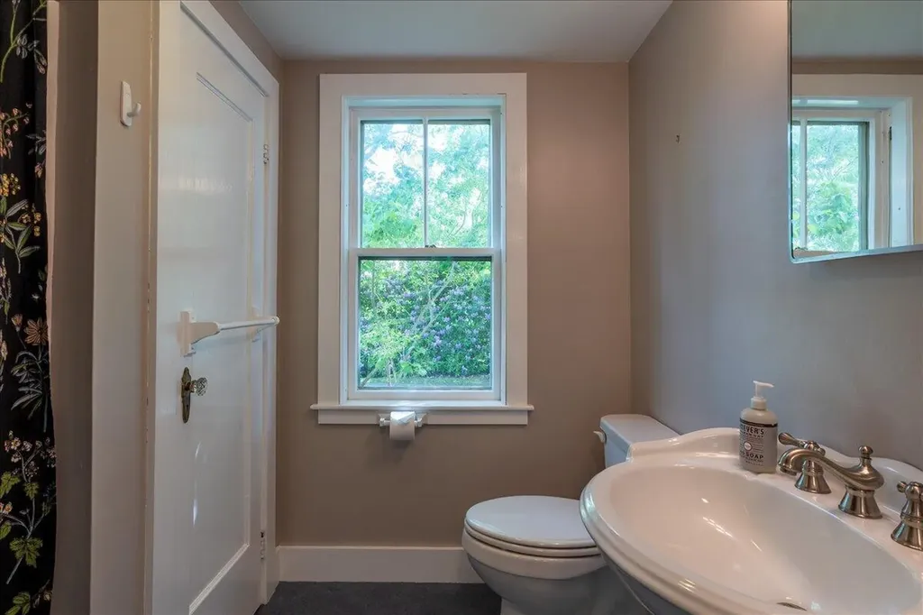 6 Thomas Street Camden ME 04843