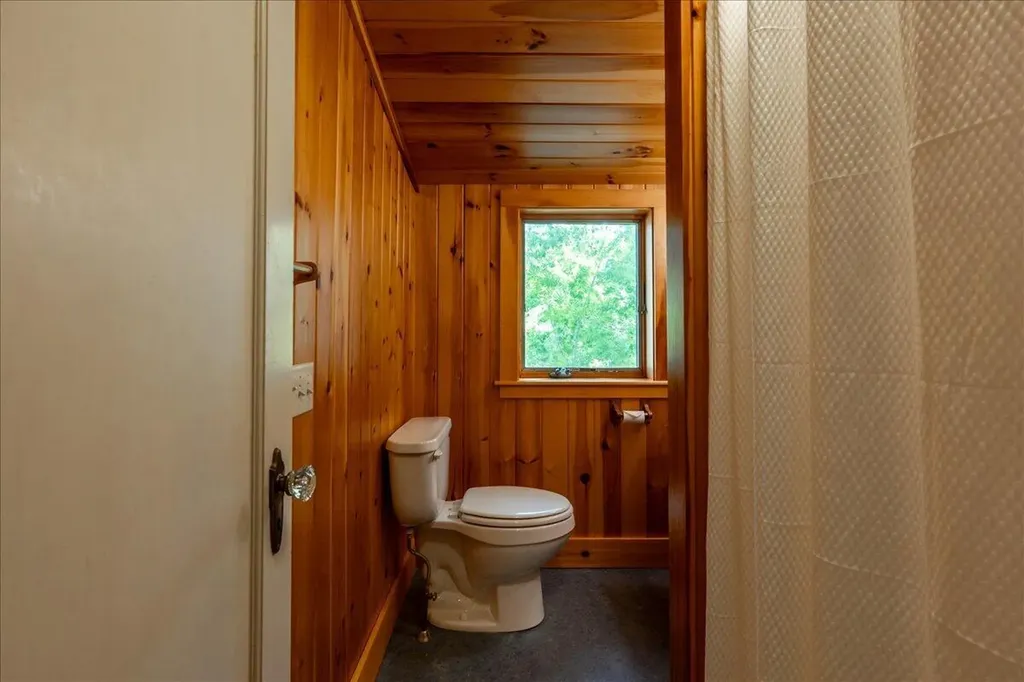 6 Thomas Street Camden ME 04843