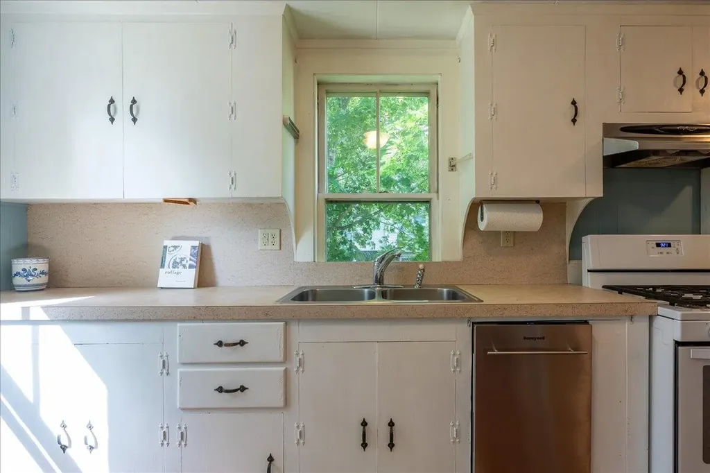 6 Thomas Street Camden ME 04843