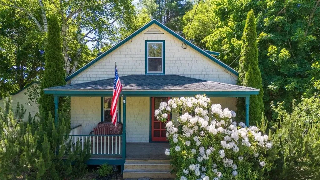 6 Thomas Street Camden ME 04843