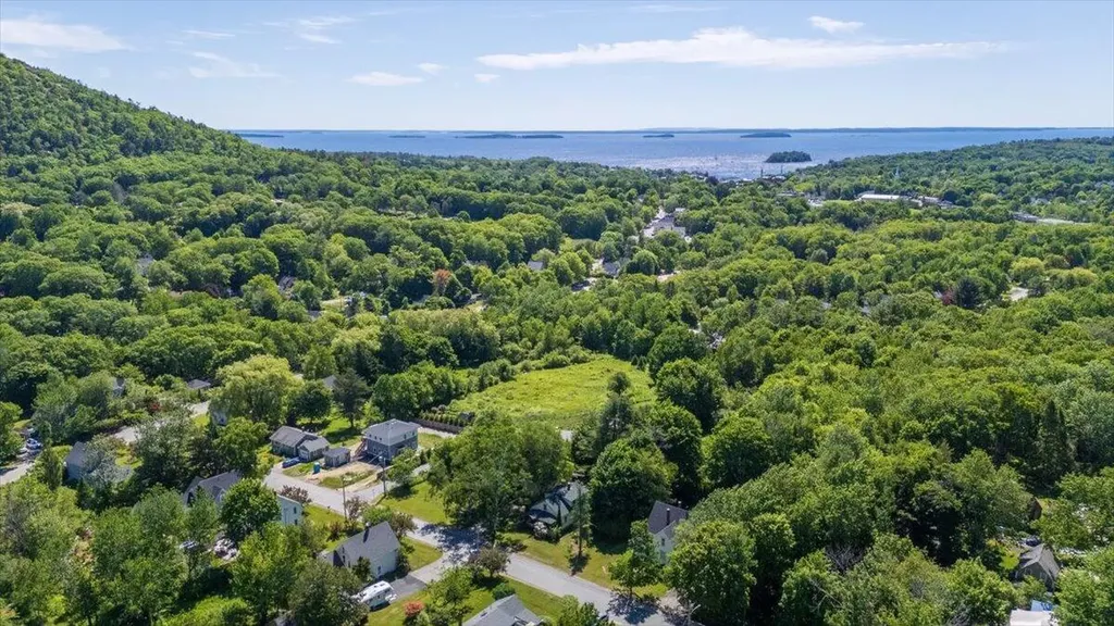 6 Thomas Street Camden ME 04843