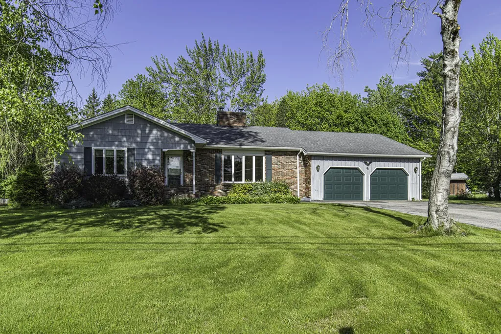 30 Saratoga Avenue Bangor ME 04401