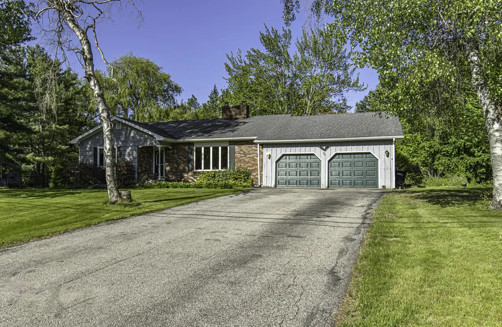 30 Saratoga Avenue Bangor ME 04401