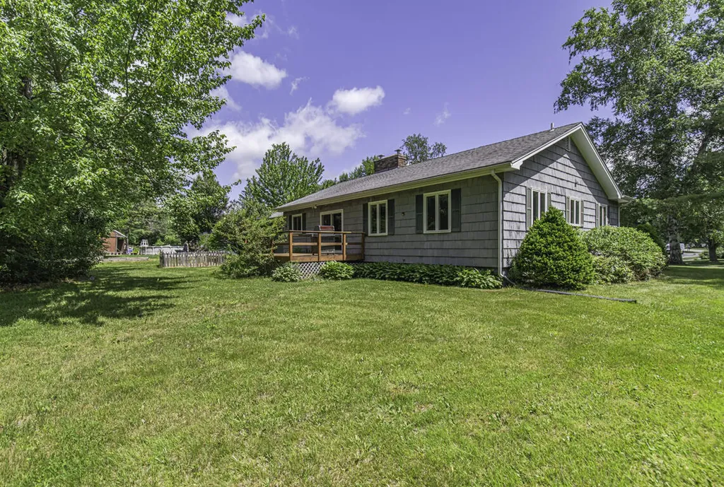 30 Saratoga Avenue Bangor ME 04401