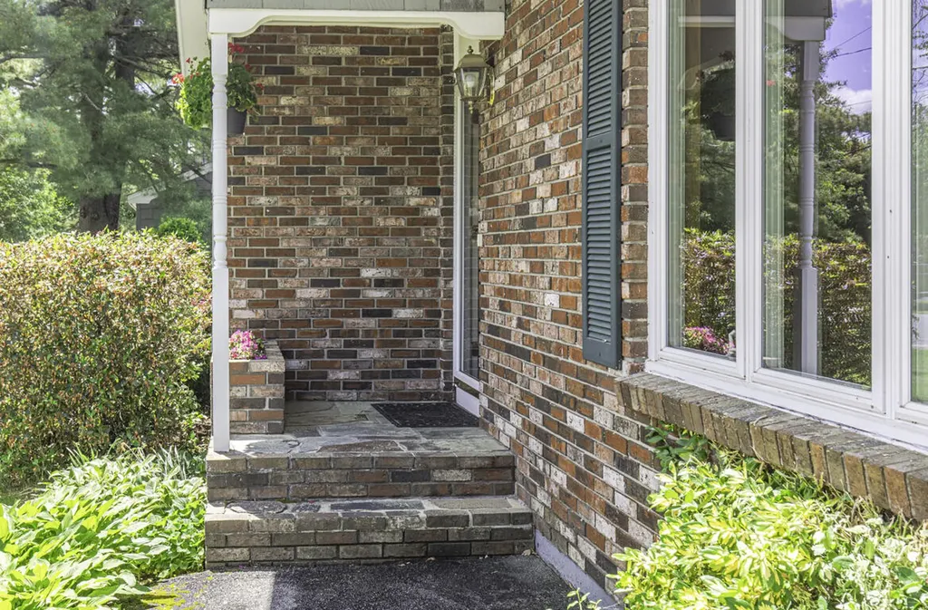 30 Saratoga Avenue Bangor ME 04401