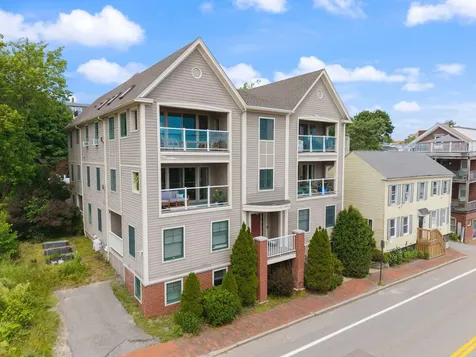 16 Guilford Court Portland ME 04101