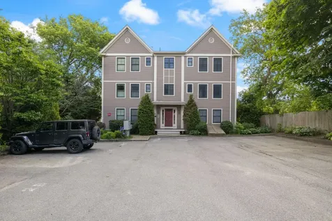 16 Guilford Court Portland ME 04101