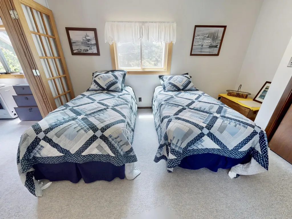 22-26 Tinkers Landing Vinalhaven ME 04863
