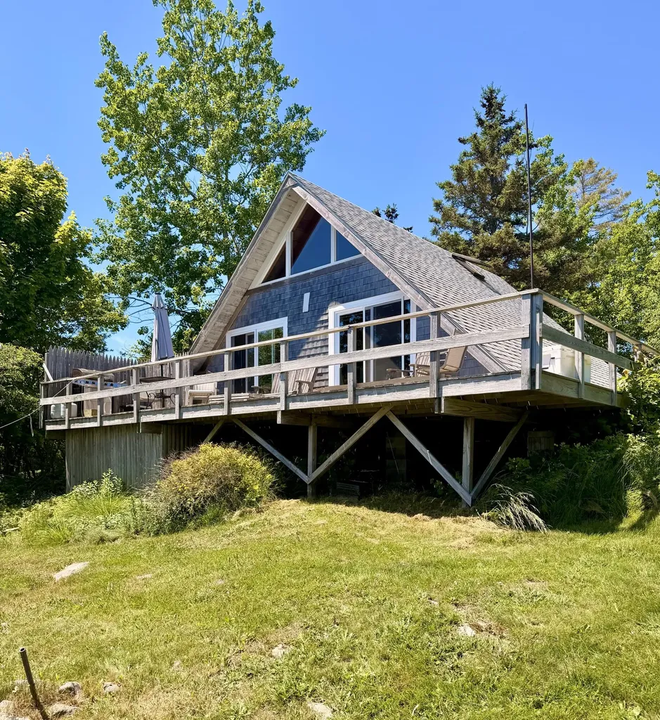 22-26 Tinkers Landing Vinalhaven ME 04863