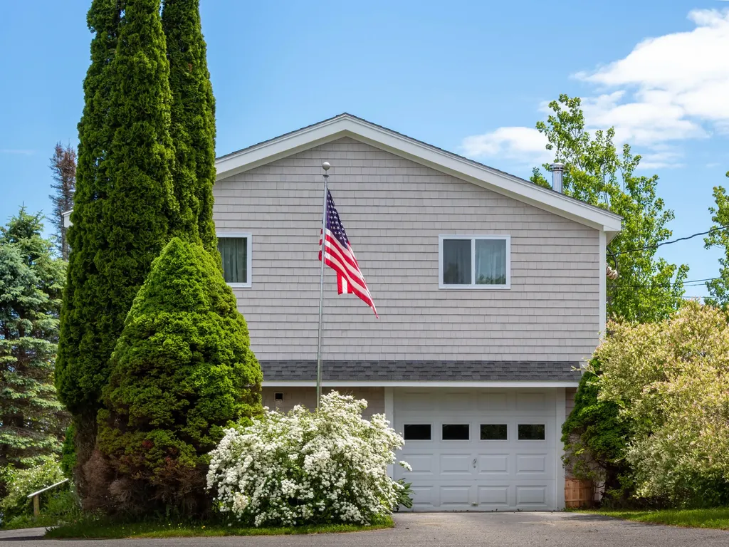 22-26 Tinkers Landing Vinalhaven ME 04863