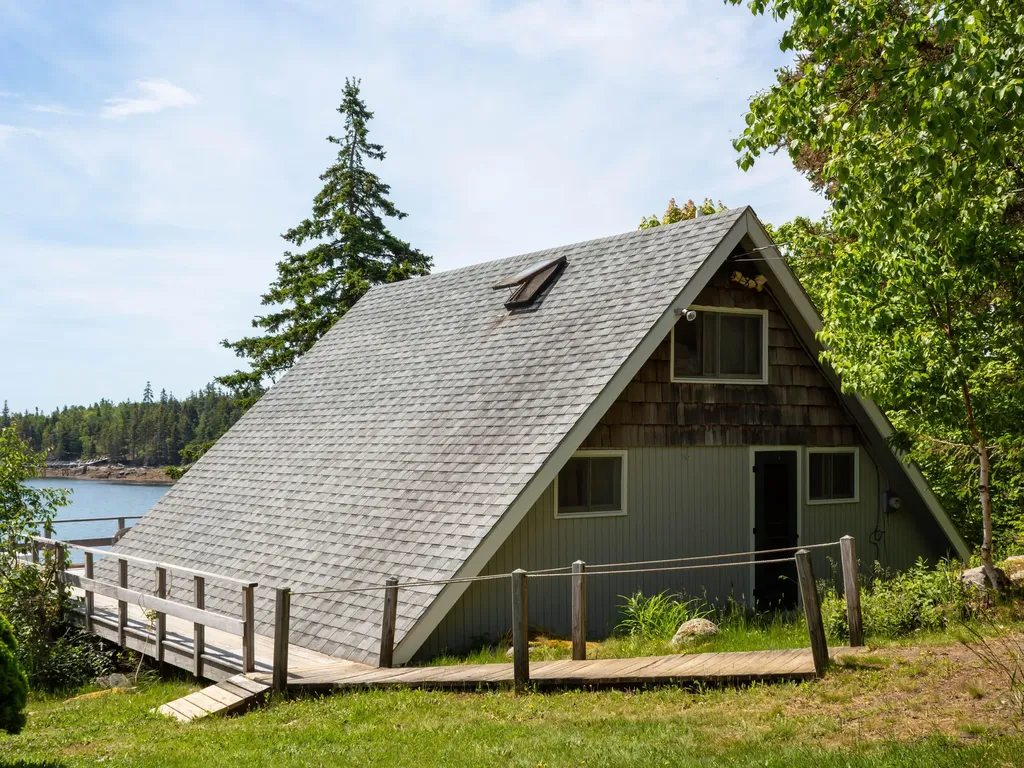 22-26 Tinkers Landing Vinalhaven ME 04863