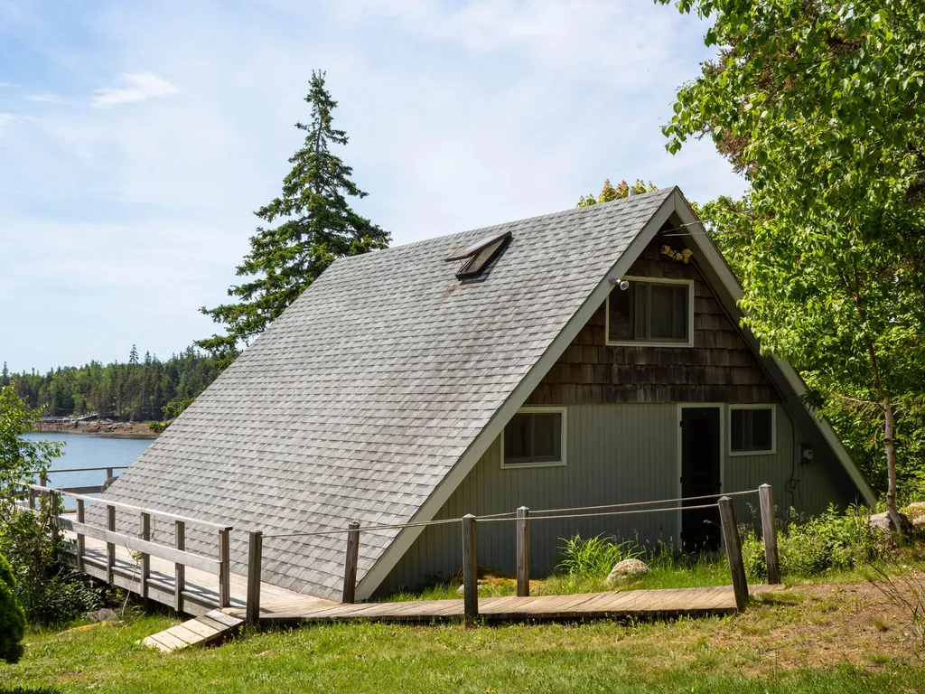 22-26 Tinkers Landing Vinalhaven ME 04863