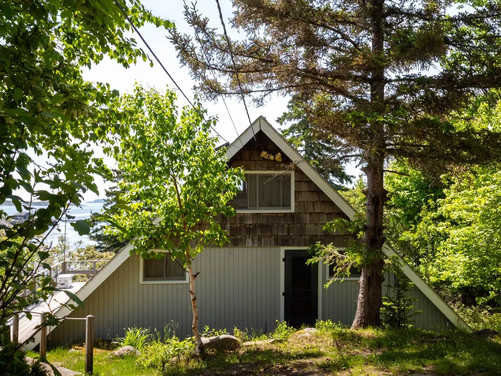 22-26 Tinkers Landing Vinalhaven ME 04863