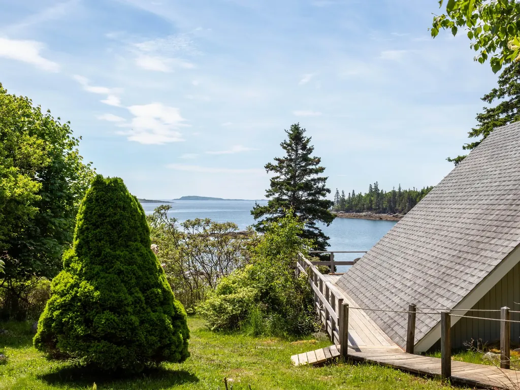 22-26 Tinkers Landing Vinalhaven ME 04863