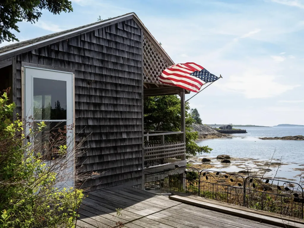 22-26 Tinkers Landing Vinalhaven ME 04863