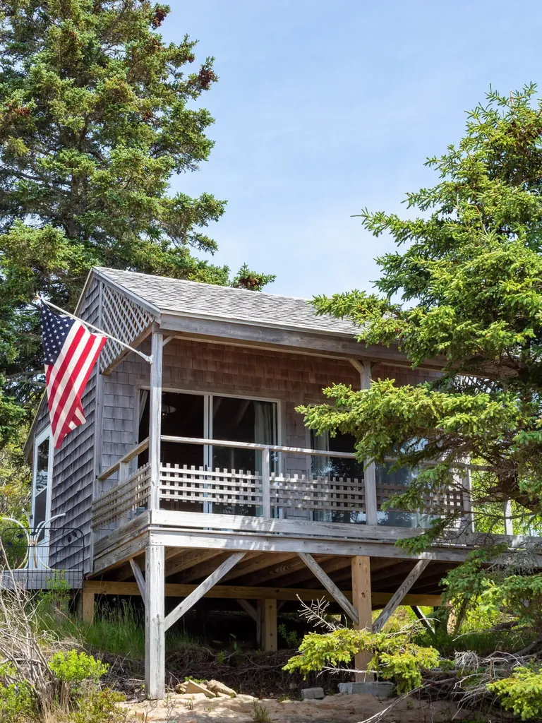 22-26 Tinkers Landing Vinalhaven ME 04863
