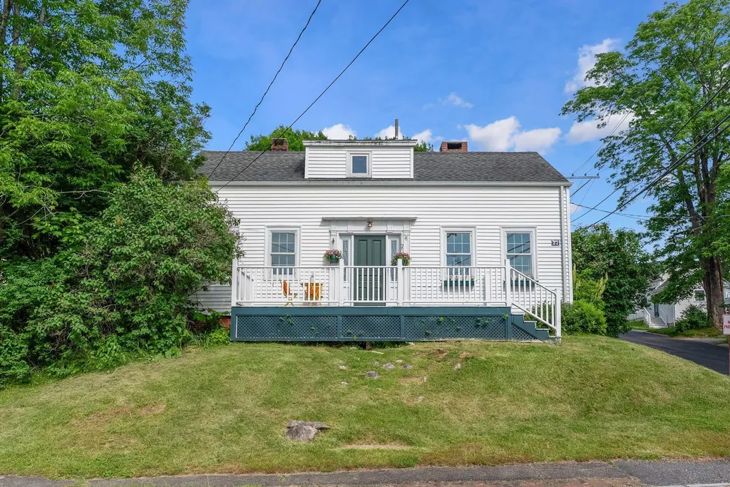 27 Pleasant Street Wiscasset ME 04578