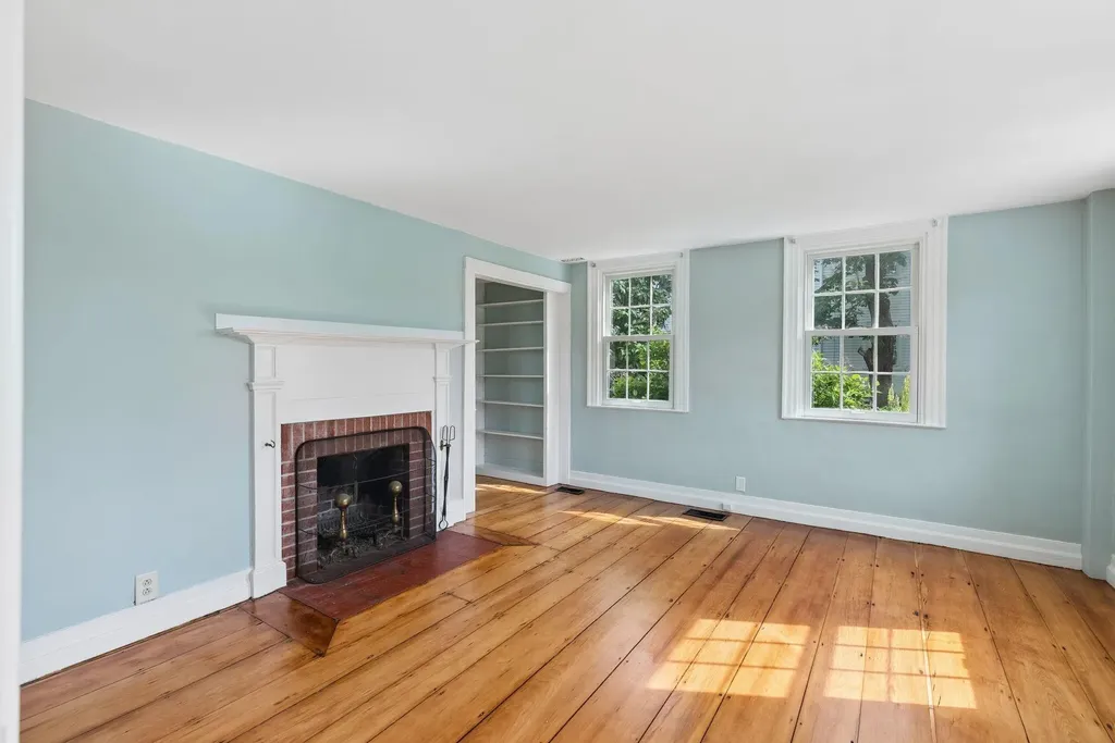 27 Pleasant Street Wiscasset ME 04578