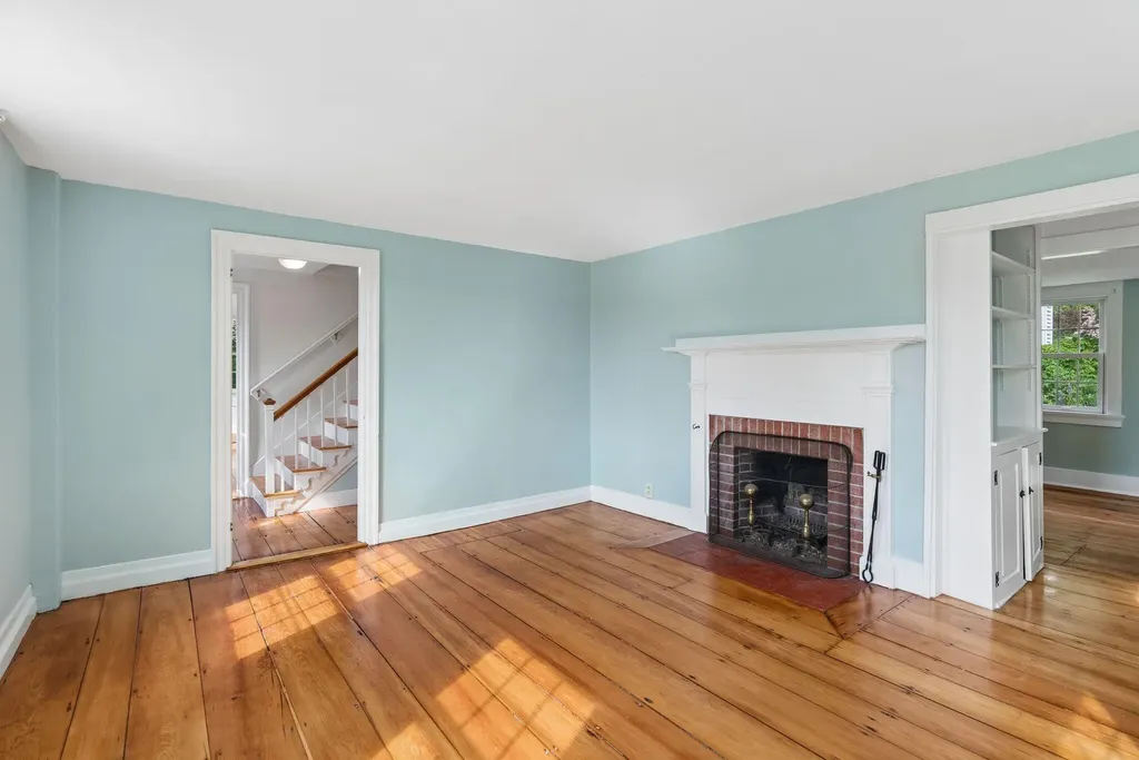 27 Pleasant Street Wiscasset ME 04578