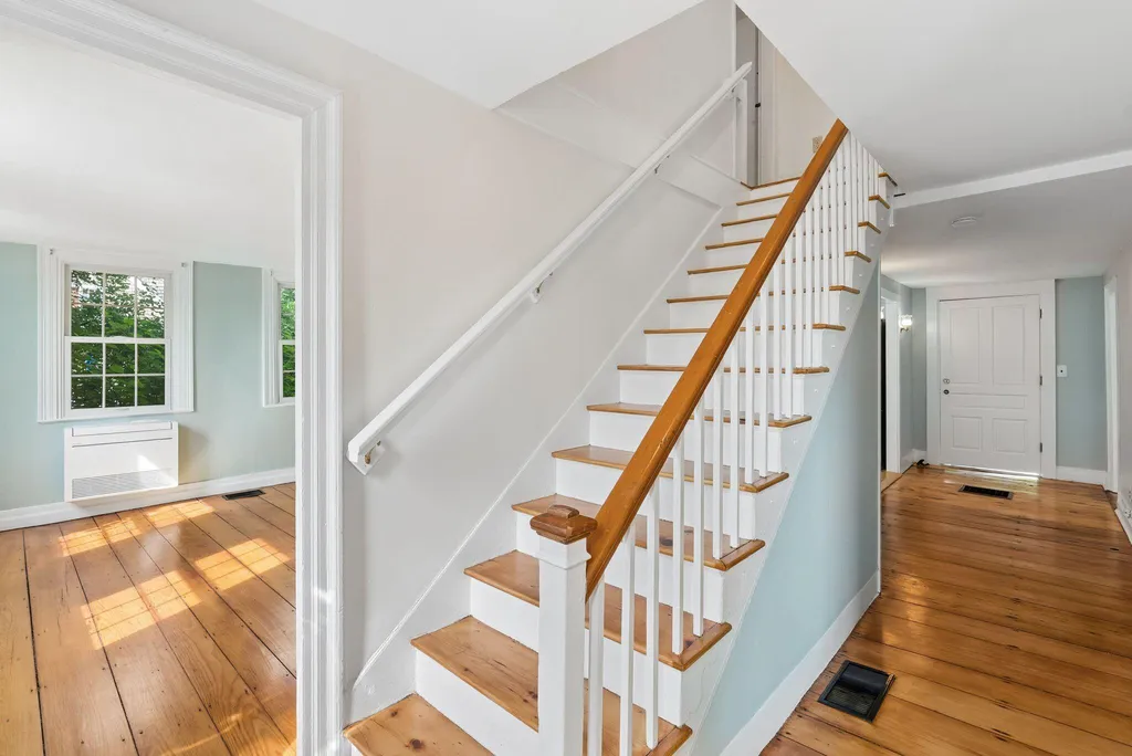 27 Pleasant Street Wiscasset ME 04578