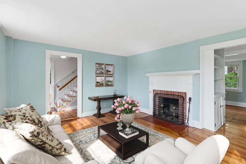 27 Pleasant Street Wiscasset ME 04578