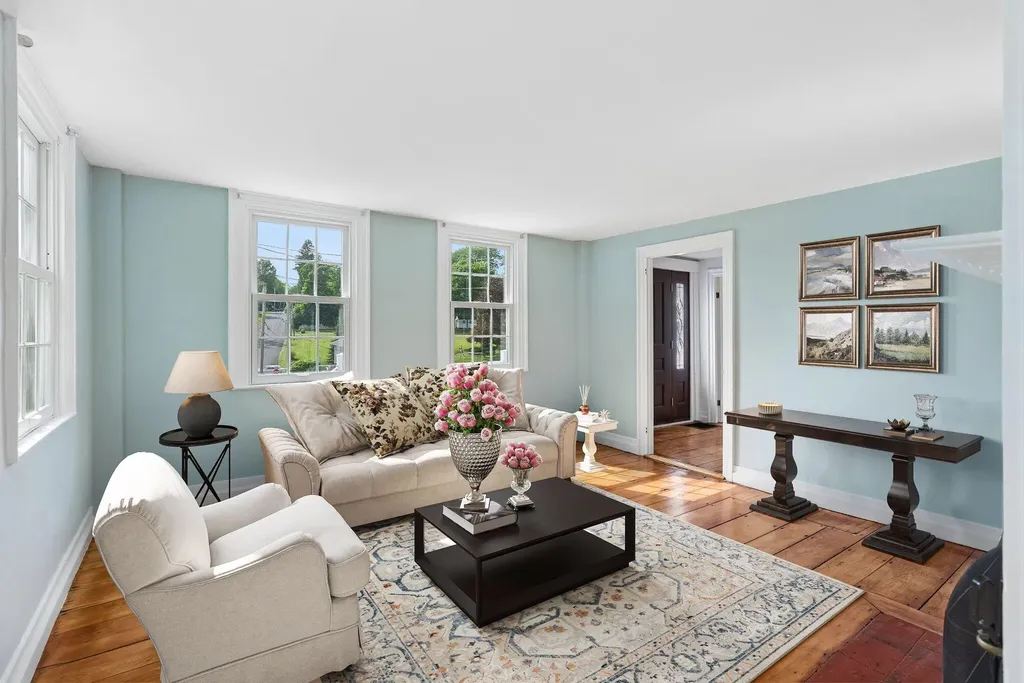 27 Pleasant Street Wiscasset ME 04578