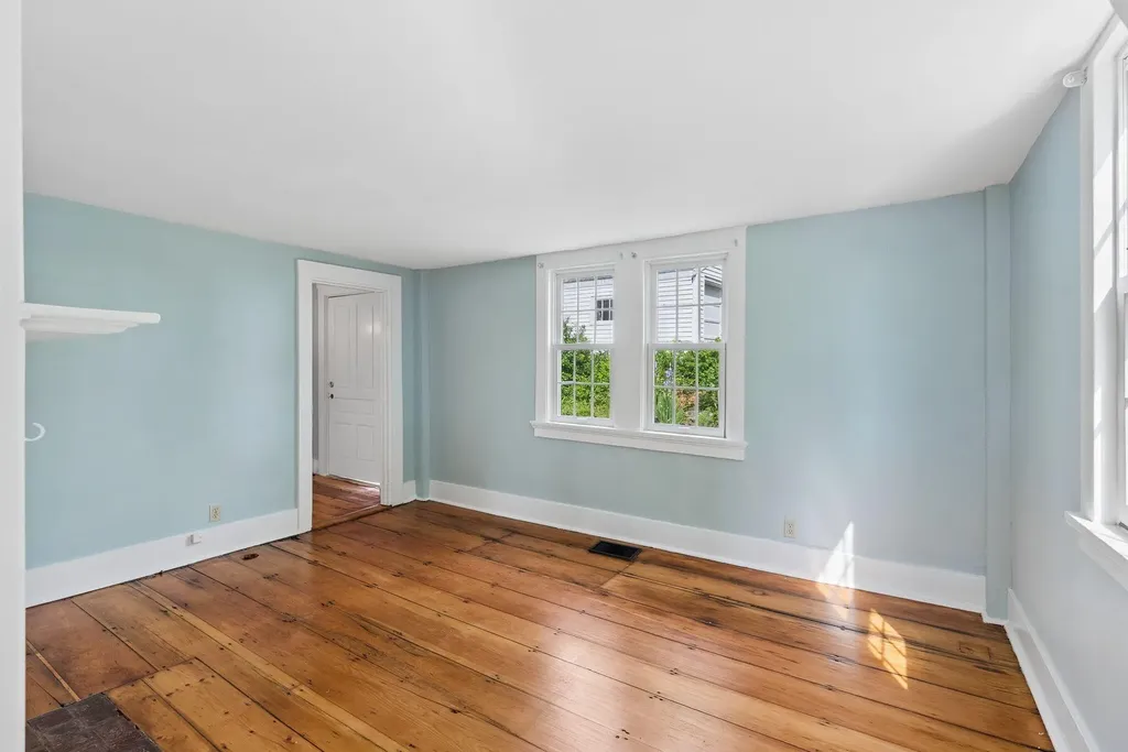 27 Pleasant Street Wiscasset ME 04578