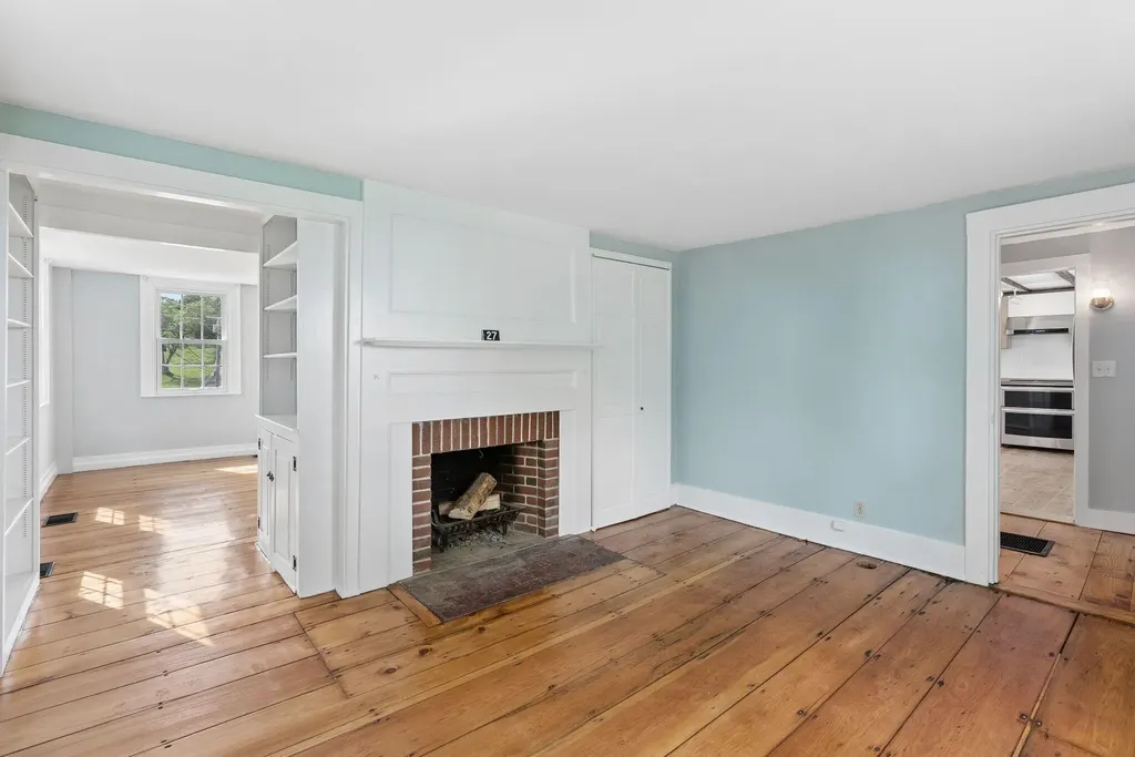 27 Pleasant Street Wiscasset ME 04578