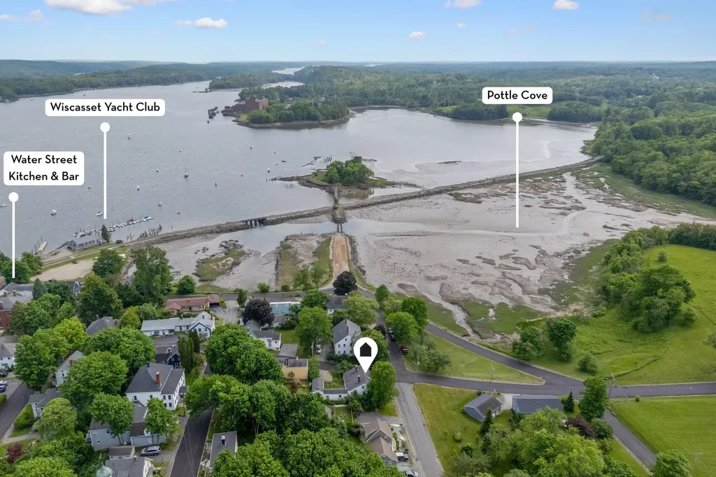 27 Pleasant Street Wiscasset ME 04578