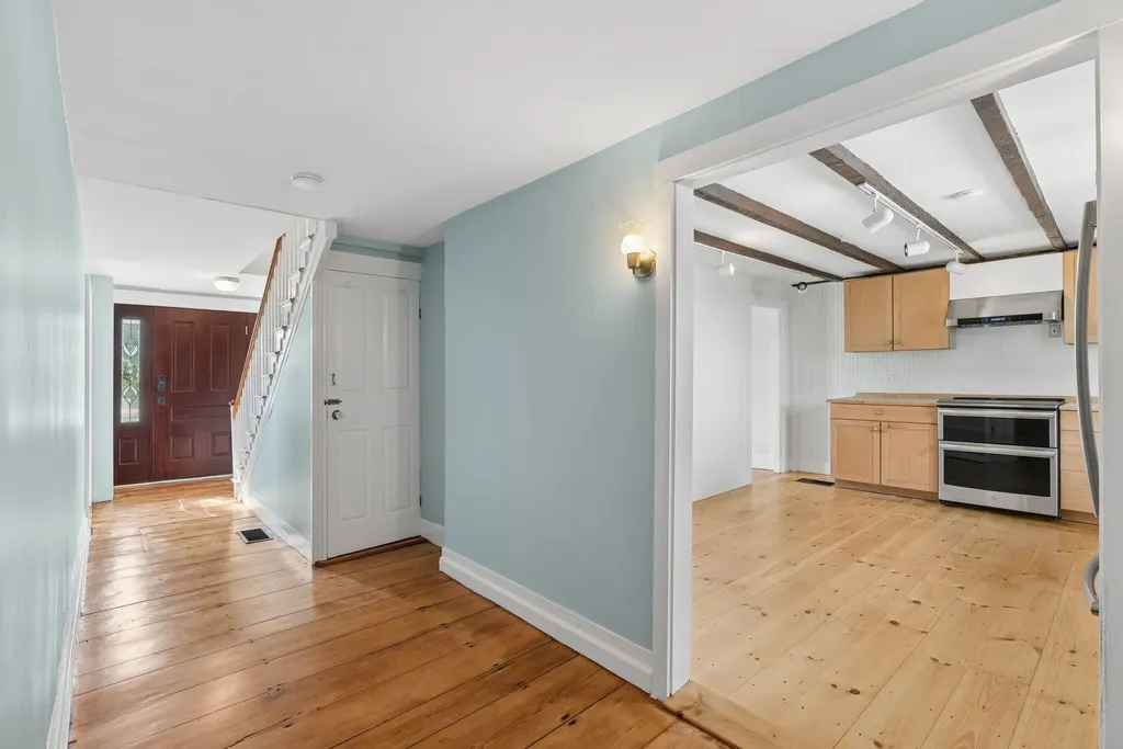 27 Pleasant Street Wiscasset ME 04578