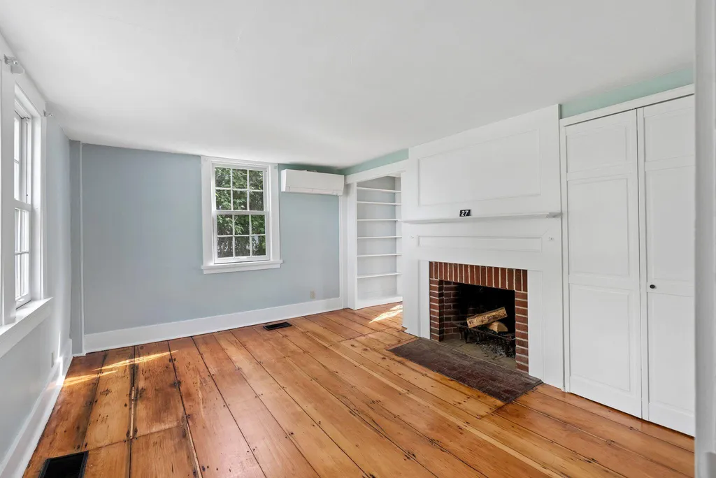 27 Pleasant Street Wiscasset ME 04578