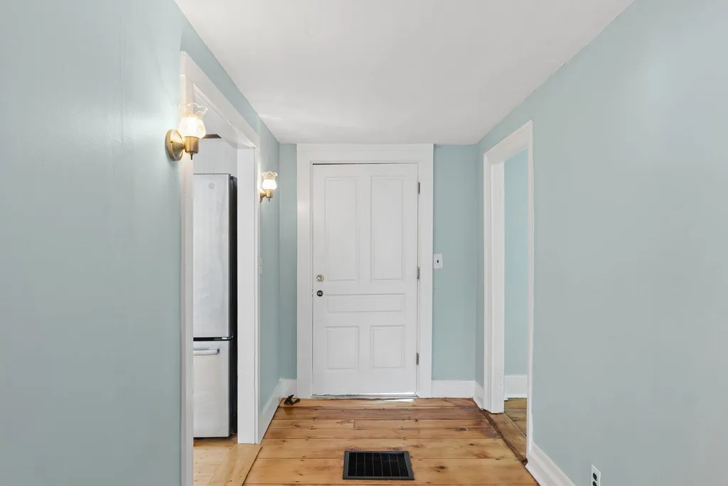 27 Pleasant Street Wiscasset ME 04578
