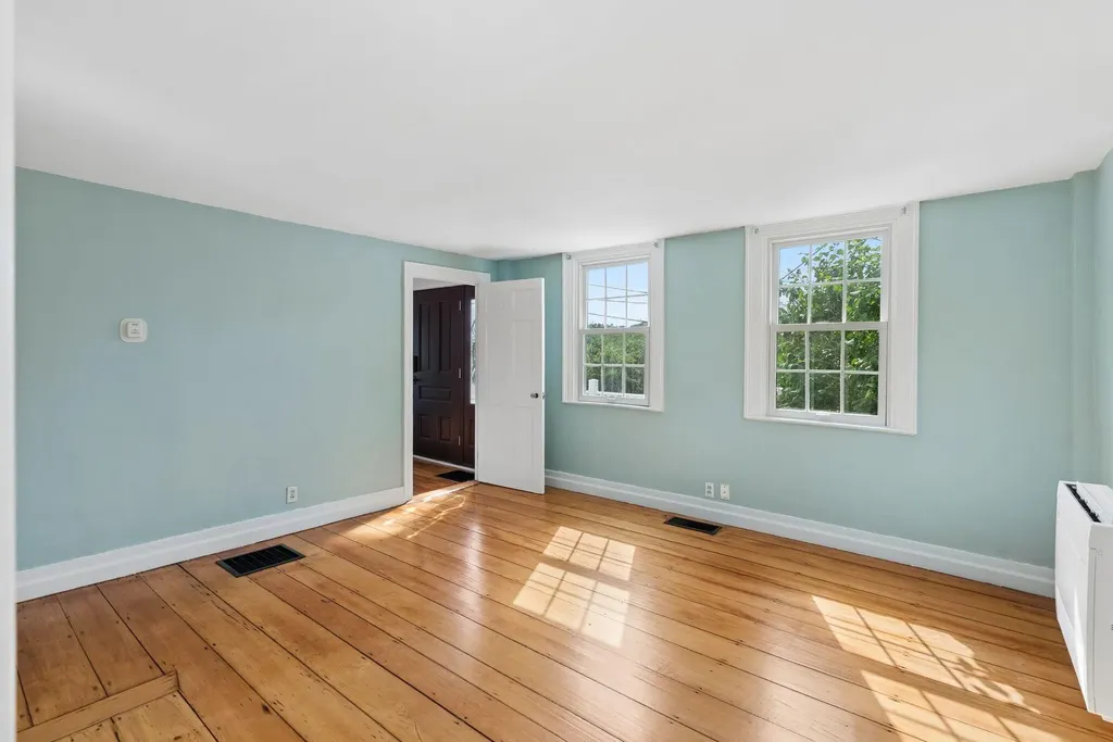 27 Pleasant Street Wiscasset ME 04578