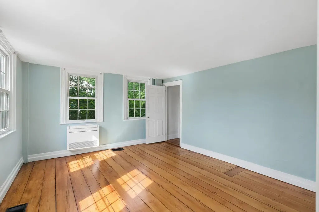 27 Pleasant Street Wiscasset ME 04578